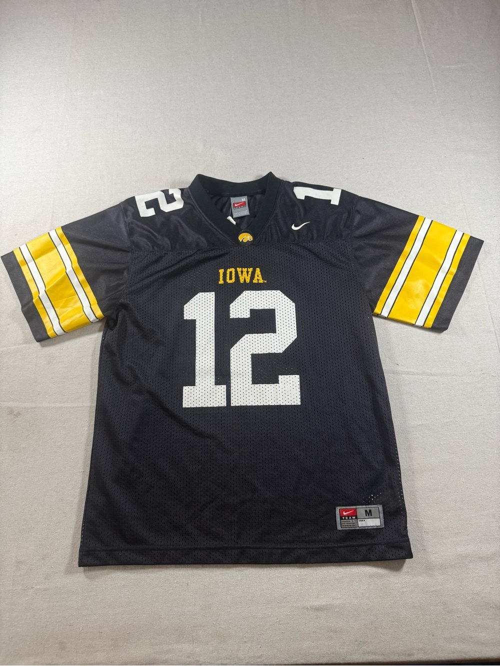 Vintage Y2K Youth Nike Team Iowa Hawkeye #12 Football Jersey